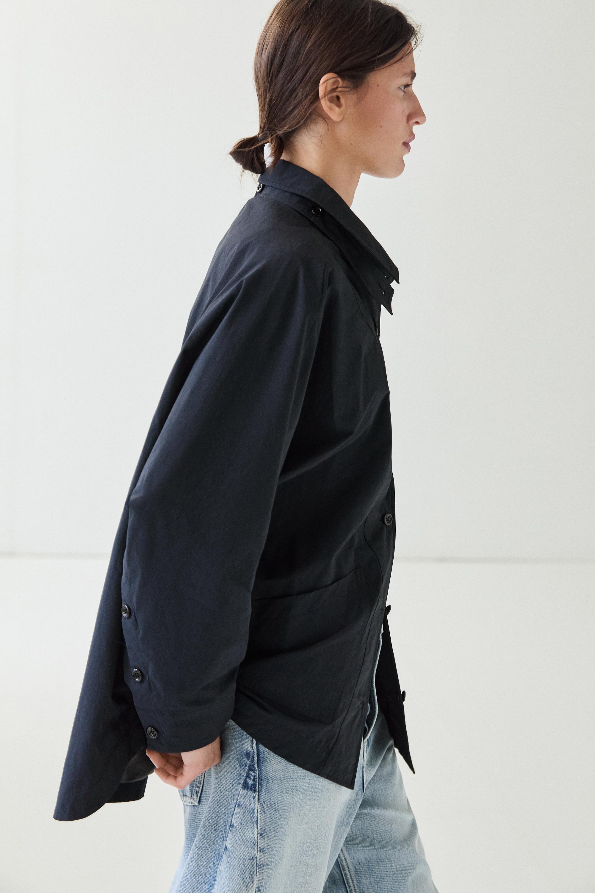 Veste-cape col patte boutonnée